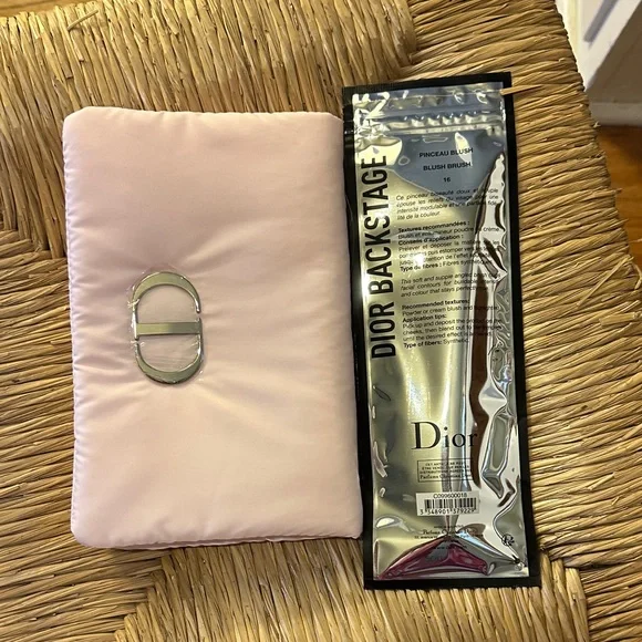 Dior Pink Makeup Brush with Case - Picture 2 of 2